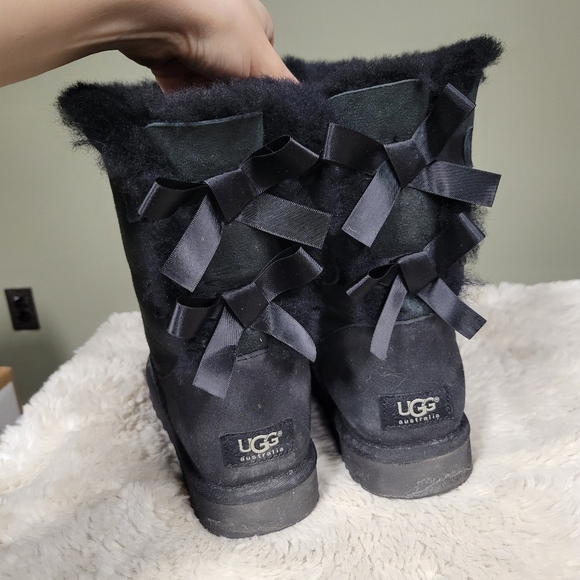 UGG Bailey Bow II Boot Black Size 7 Sheepskin Boots - Picture 5 of 9
